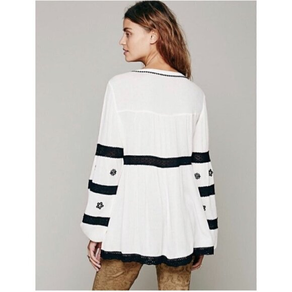Free People White and Black Embroidered Button Boho Top - M - Picture 3 of 4